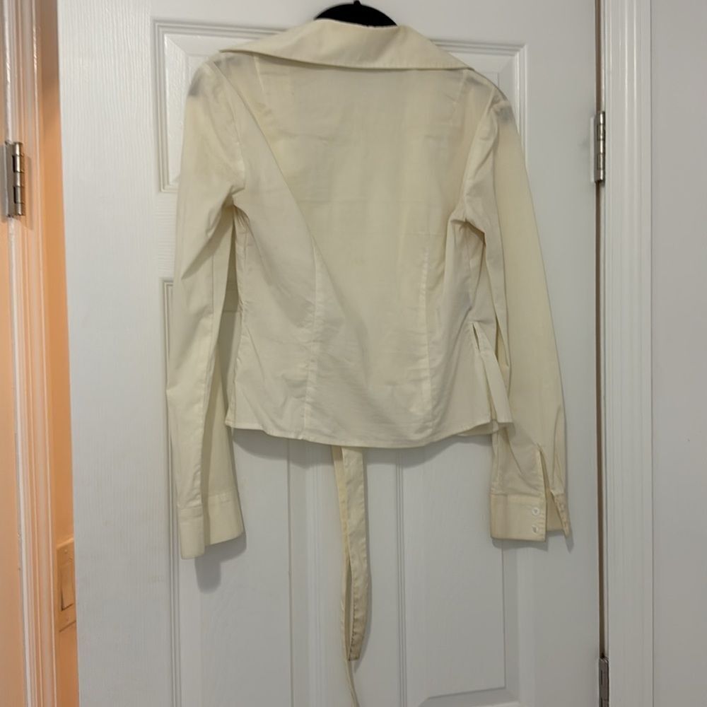BCBGMaxAzria Cream Tied Classic Top Size 4 IVORY - Like New Collared Top - Picture 4 of 4